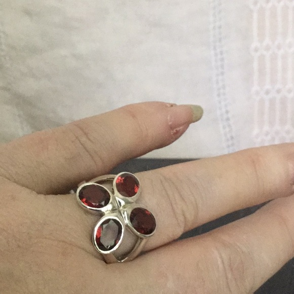 Vtg.925SterlingSilver6.12ctwOvalGarnet Ring.Sz8.25 - Picture 7 of 8